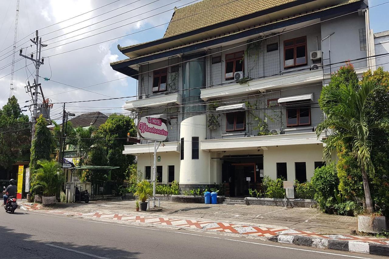Oyo 3819 Hotel Winotosastro Yogyakarta Exterior foto