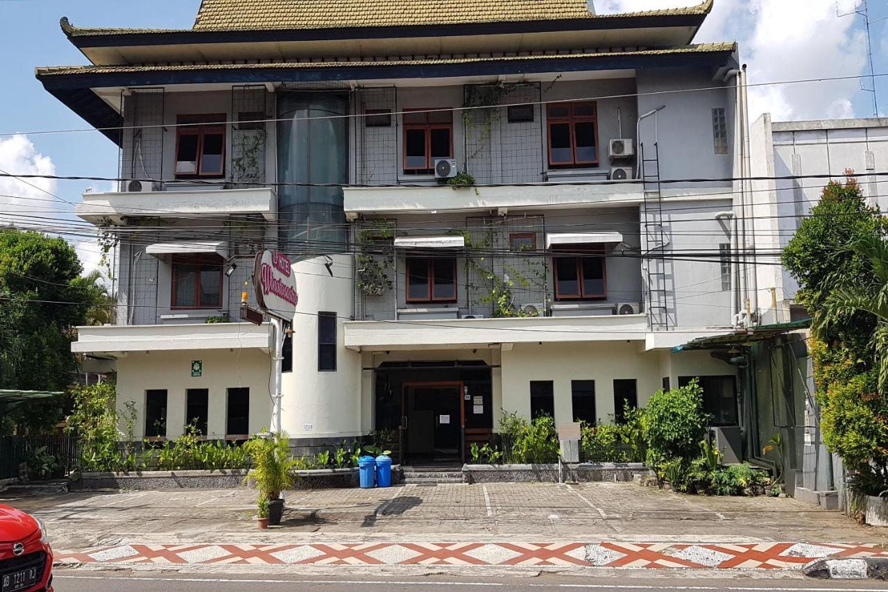 Oyo 3819 Hotel Winotosastro Yogyakarta Exterior foto