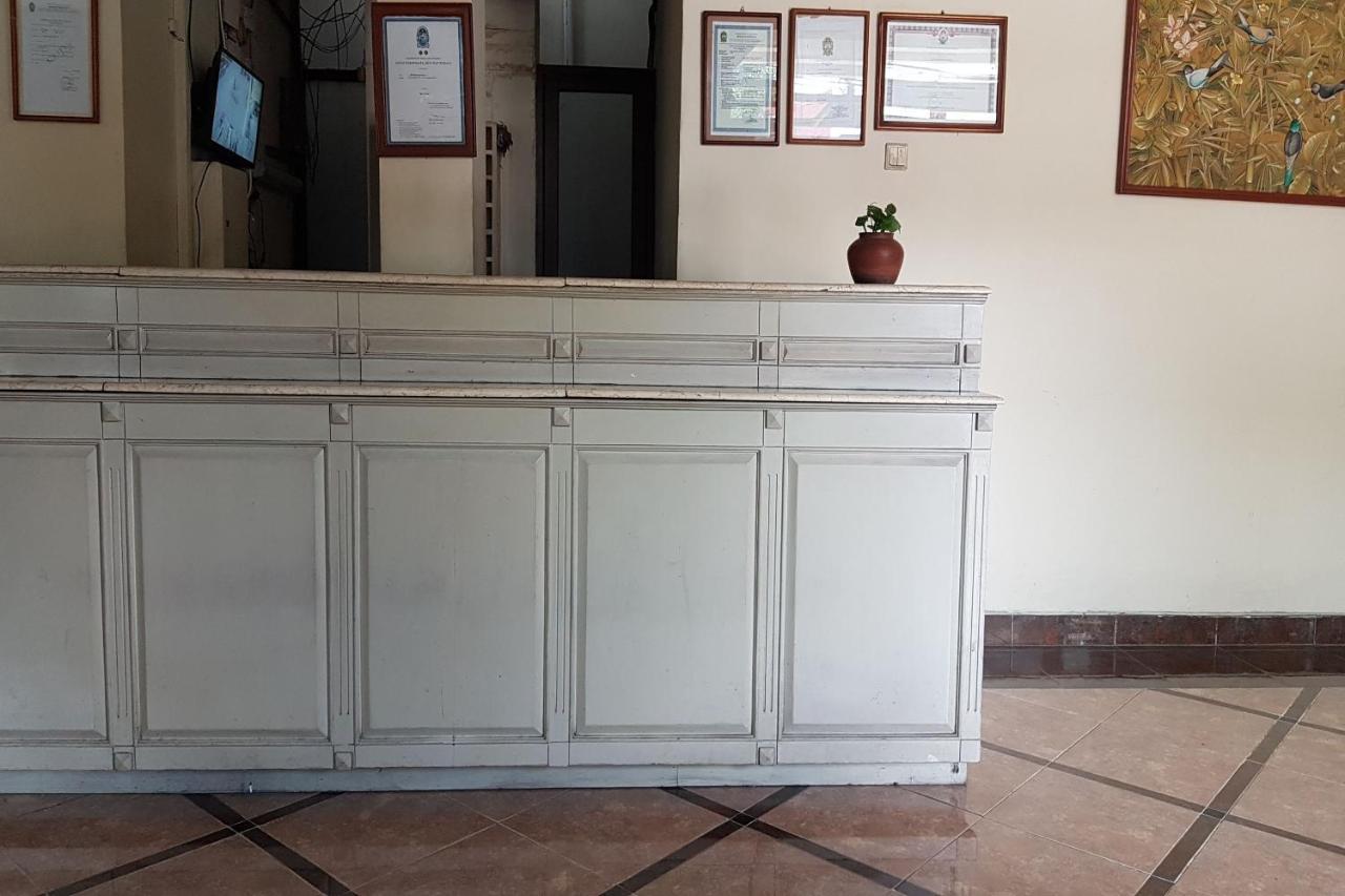 Oyo 3819 Hotel Winotosastro Yogyakarta Exterior foto