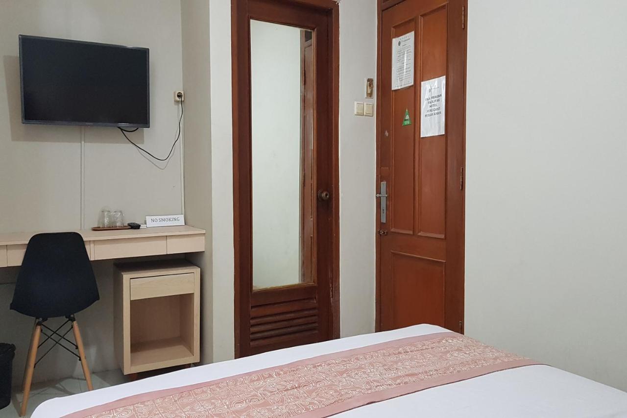 Oyo 3819 Hotel Winotosastro Yogyakarta Exterior foto